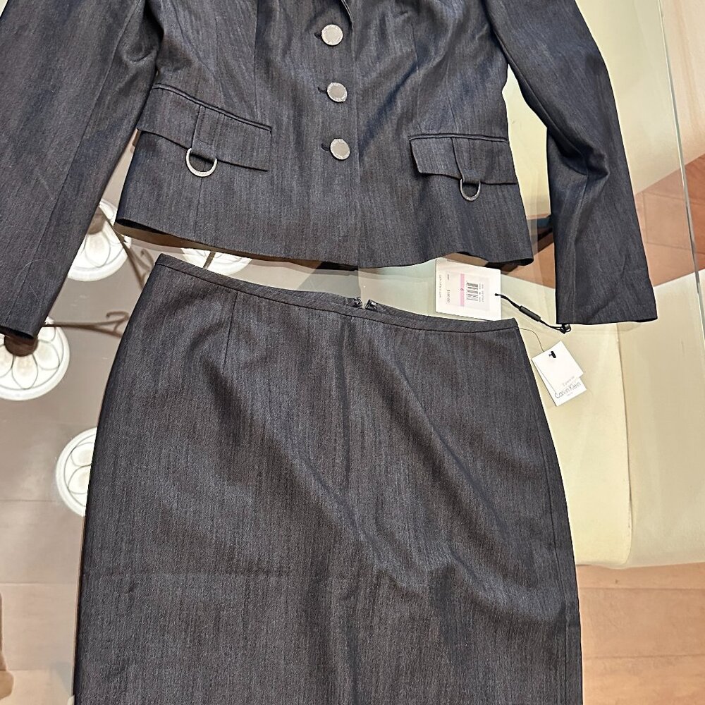 NWT Retail $280 Grey Calvin Klein Women’s 2 Piece Set!